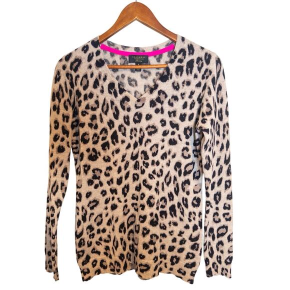 Charter Club Luxury Cashmere Animal Leopard Print V-Neck Sweater Medium - Picture 4 of 7